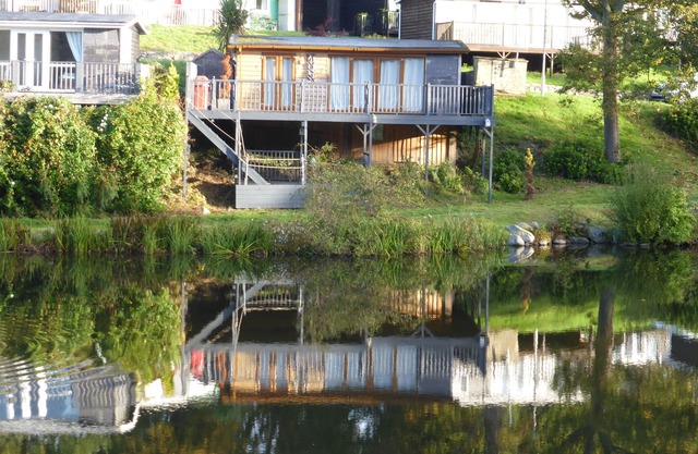 Chalet de vacaciones con preciosas vistas hacia el lago en 100 acres de zonas verdes