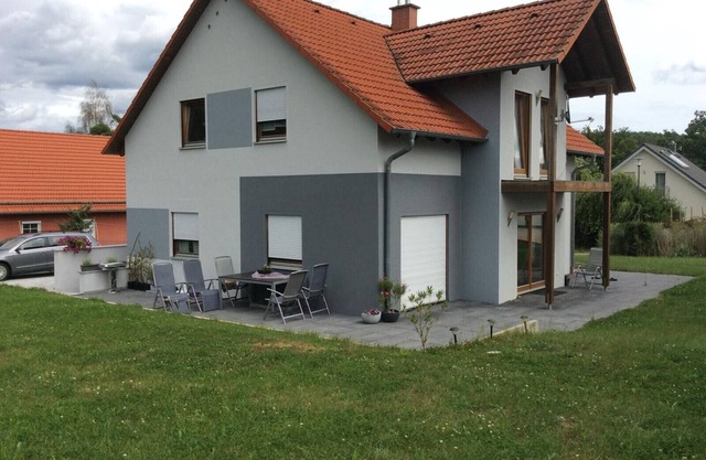Casa de vacaciones 'Ferienhaus Mit Terrasse' con terraza privada, jardín privado y Wi-Fi
