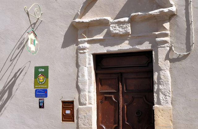 Holiday Home 'Gîte De Diane' with Shared Pool, Communal Garden and Wi-Fi