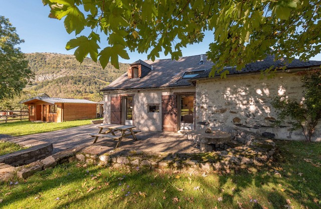 Casa de vacaciones 'Ancienne Bergerie' con vistas a la montaña, terraza compartida y jardín privado