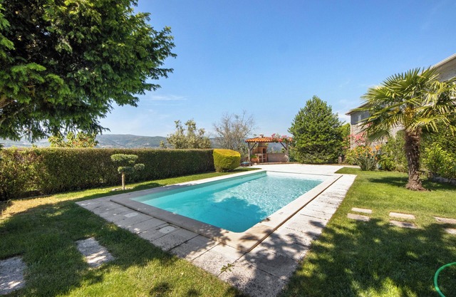 Casa do Valado con vistas a la montaña, piscina, Wi-Fi y jardín; aparcamiento disponible