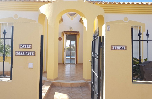 Casa de vacaciones "Celeste con piscina privada", bañera de hidromasaje y Wi-Fi