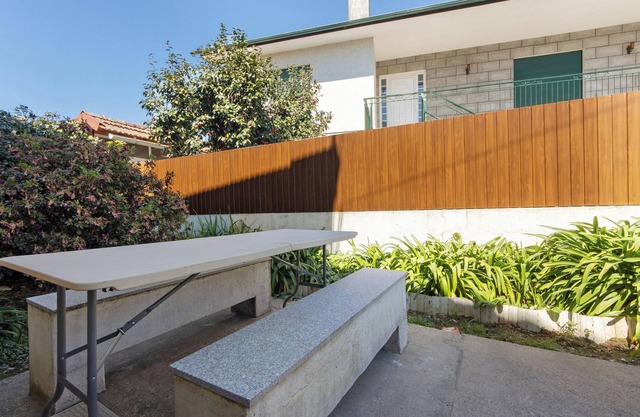 Casa de vacaciones 'Estúdio Entre Porto E Aveiro' con vistas a la montaña, terraza y Wi-Fi