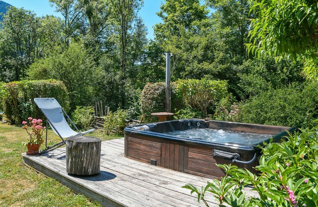 Casa de vacaciones 'Fayard' con vistas a la montaña, terraza privada y Wi-Fi