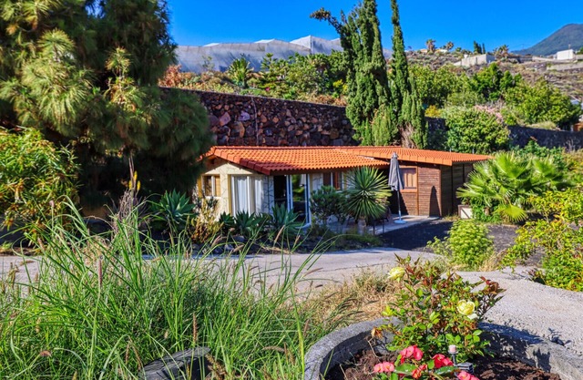 Casa Vacacional 'Finca La Charquita' con Vista al Mar, Terraza Privada y Wi-Fi