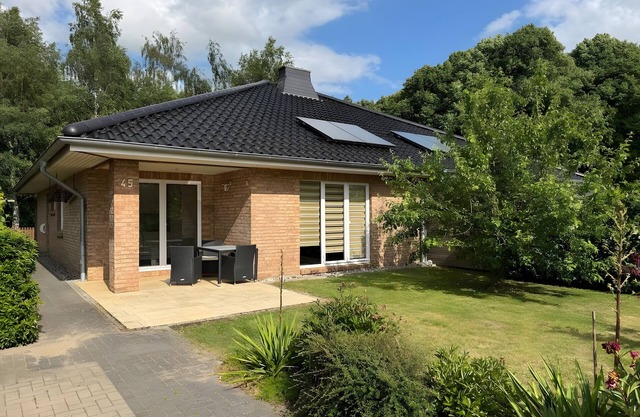 Casa de vacaciones 'Großes Im Grünen -' con terraza privada, jardín privado y wifi