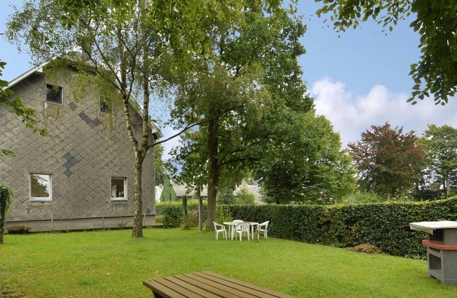 Pintoresco Casa de vacaciones en Elsenborn cerca del bosque