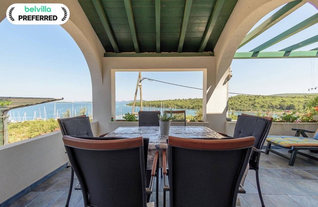 Casa en Veli Rat cerca de Saharun