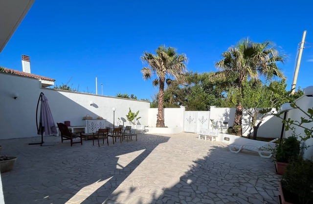 Holiday Home "La Casa di Charlotte" with Private Garden & Wi-Fi