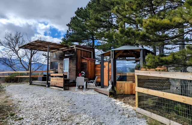 Casa de Vacaciones 'La Tiny House De Peggy' con Vista a la Montaña, Terraza Privada y Aire Acondicionado