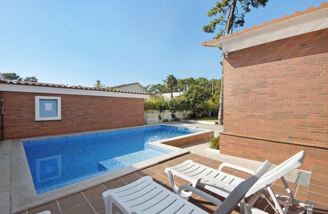 Casa de vacaciones 'Moradia Pinheiro Manso' con piscina privada, terraza privada y Wi-Fi