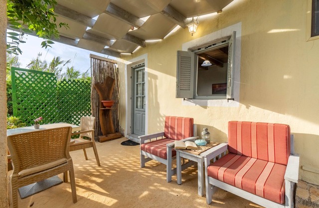 Casa de vacaciones 'Myrto' con vistas al mar, terraza privada y aire acondicionado