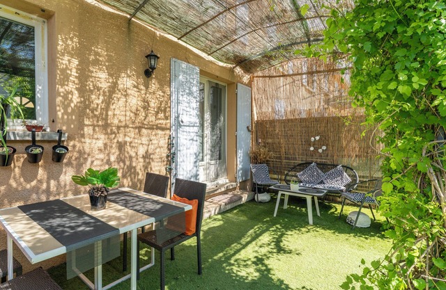 Casa de vacaciones 'Rayonnante Maison Mont Ventoux' con jardín privado