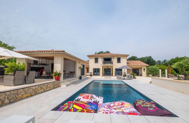 Casa de vacaciones 'Villa Gurson' con piscina privada, terraza privada y jardín privado