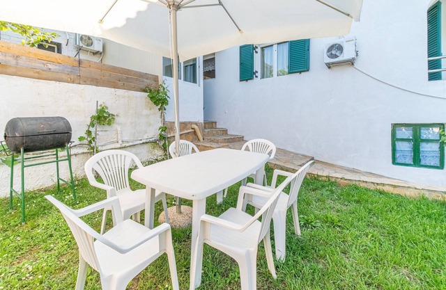 Casa de vacaciones 'Villa Theo' con vistas a la montaña, Wi-Fi y aire acondicionado