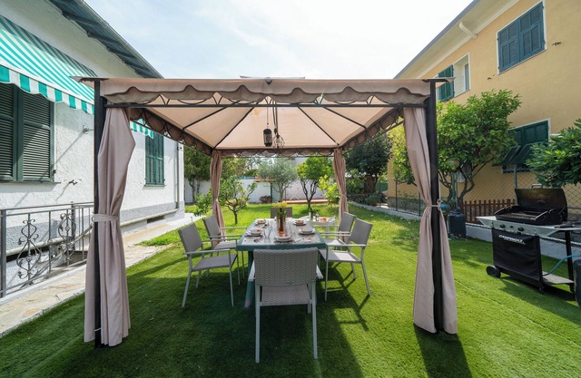 Casa de vacaciones 'Villa Verde - 300m From Sea' con jardín privado, Wi-Fi y aire acondicionado.