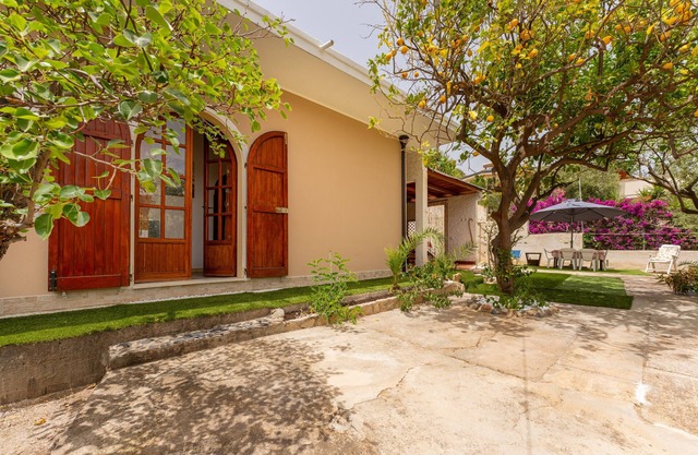 Holiday Home 'Villetta Degli Ulivi' with Private Terrace, Private Garden and Air Conditioning