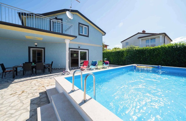 Casa vacacional con piscina y barbacoa