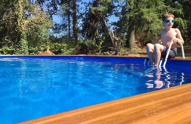 Tranquila casa de vacaciones en Auriac con piscina al aire libre