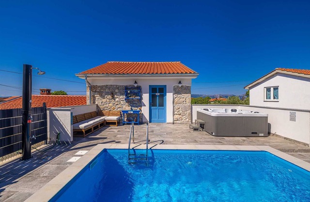 Casa vacacional KUNTENTA con piscina privada y jacuzzi