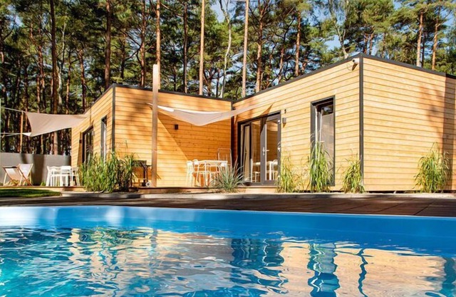 Resort de vacaciones con piscina en Pogorzelica para 4 personas