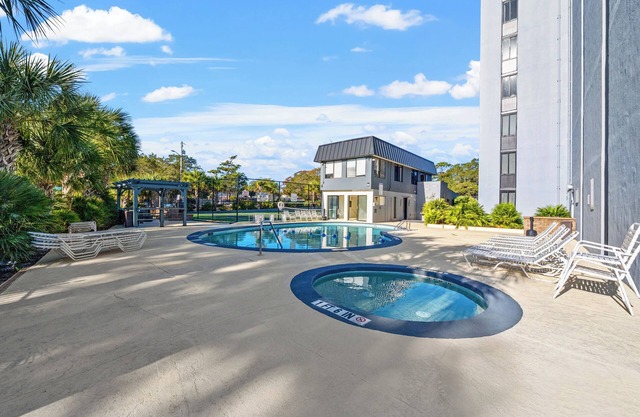 Holiday Towers by Elliott Beach Rentals