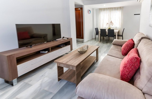 Holidays2Malaga Salitre apartamento cerca estación de tren y casco histórico