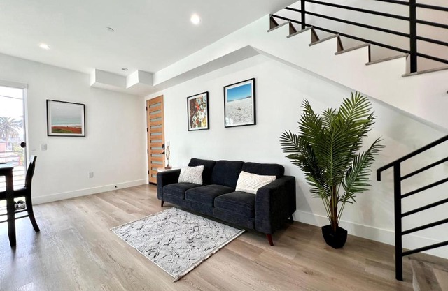 Hollywood Art Gallery House - Iconic LA Views