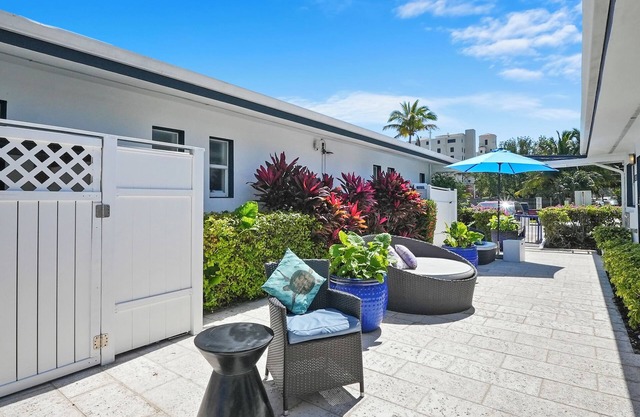 Hollywood Beach Suites