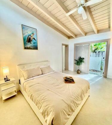 Hollywood Studio Villa - Close to Beach & Downtown