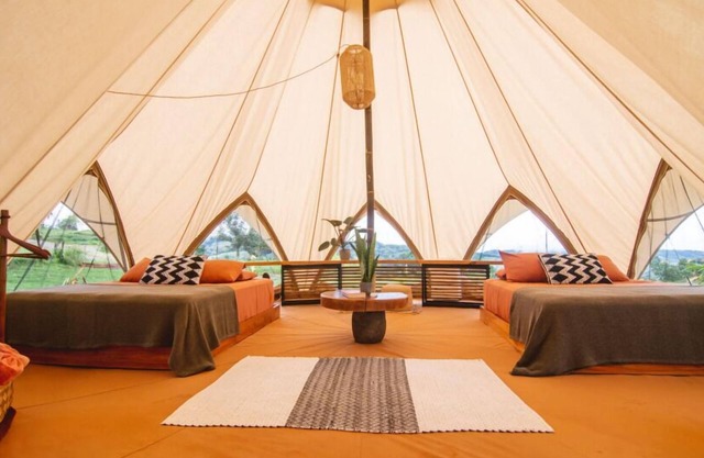 Holos Retreat Center: The Entire Ridge Basecamp