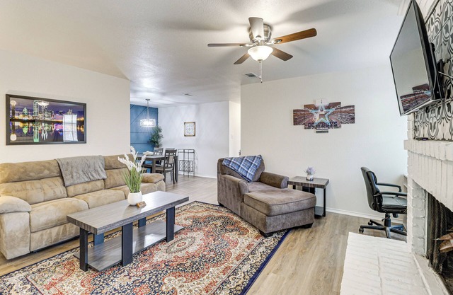 Home 4 Mi to AT&T Stadium: Bring Your Pets!