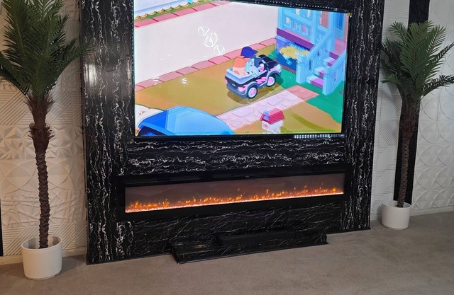 Home away from home, cozy room with private bathroom and great mountain view.