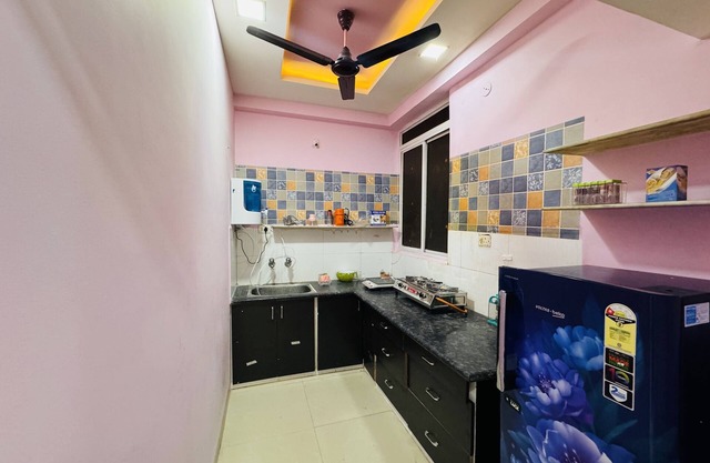 Home Escape 1bhk near Bombay Hospital