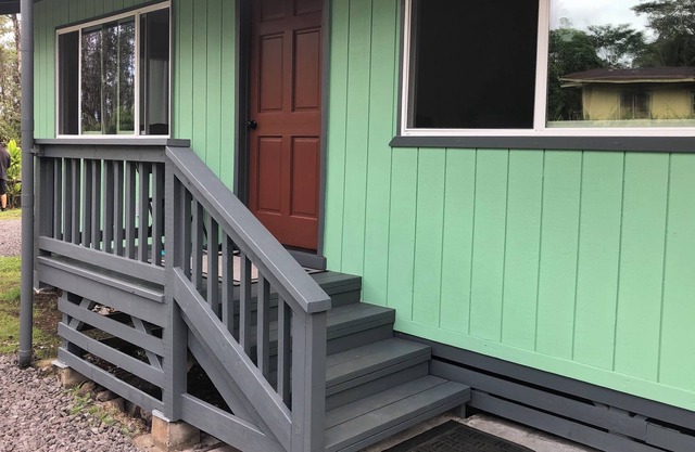 Home from home, full house, king beds, garden in Hawaii's jungle