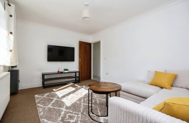 Home in Guildford 4 bed room