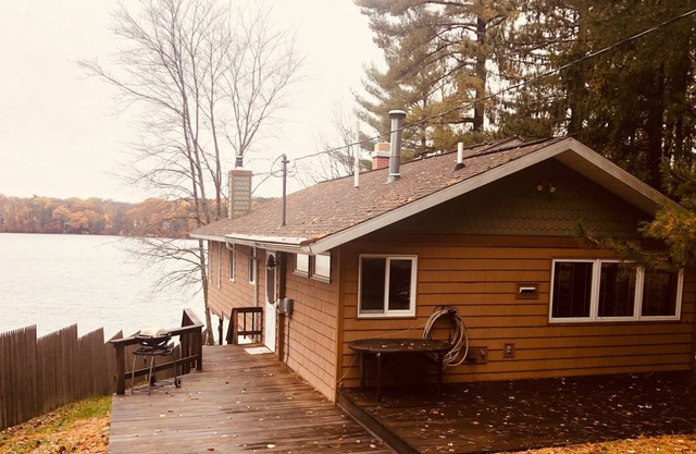 Starvation Lake Cottage, ubicado justo al lado de ATV / UTV y senderos para motos de nieve