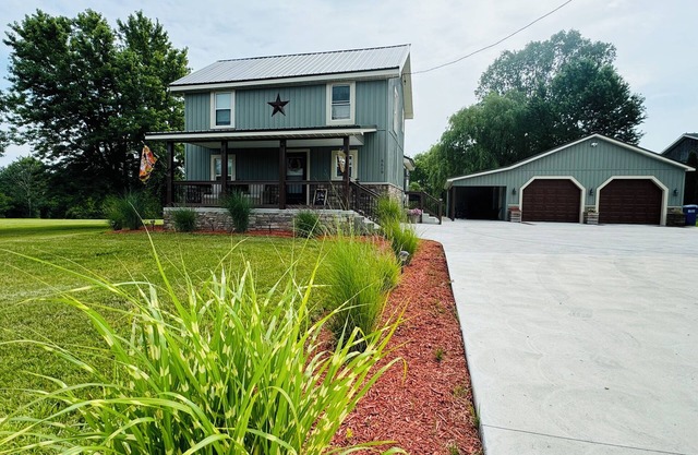 Home on 3 acres in the heart of wine country w/ gameroom. 5 min to Lake Erie.