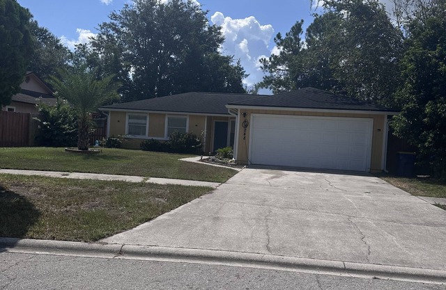 Home sweet home nice location next to Quine Harbor