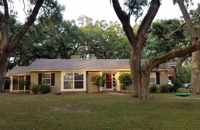 Hogar dulce hogar bajo los robles