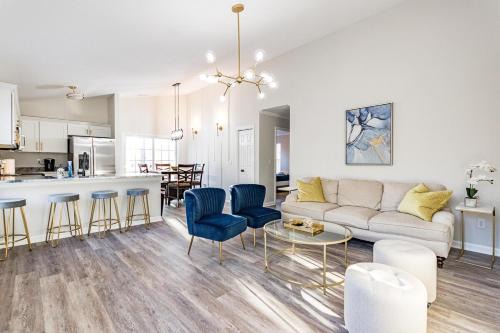 Home with master suite 15 from RTP & Dtown Durham