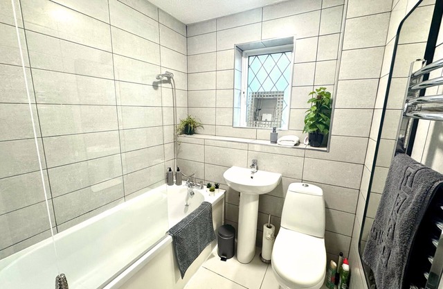 Confortable-Casa-Baño privado-Vista a la Calle