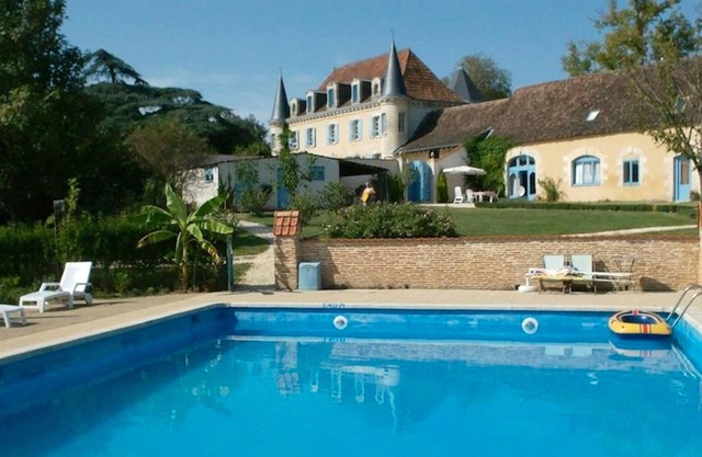 Homerez - Casa para 12 pers. con piscina compartida y terraza en Queyssac