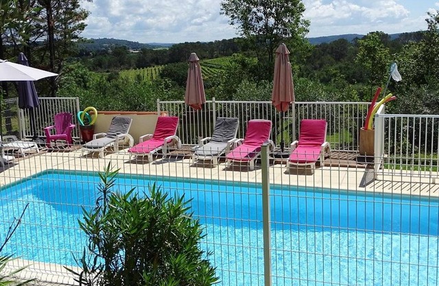 Homerez - Bonita casa para 4 pers. con piscina compartida y terraza en Cardet