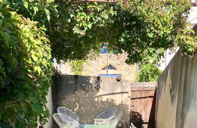 Homerez - Big house for 15 ppl. with terrace at Montfrin