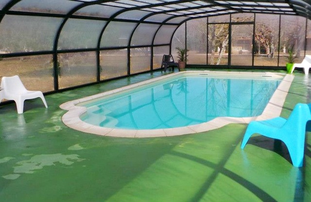 Homerez - Bonito bungaló para 6 pers. con piscina compartida en Méjannes-le-Clap