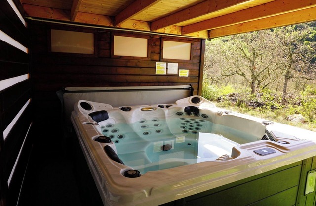 Homerez - Encantadora Casa en Simiane-la-Rotonde con piscina