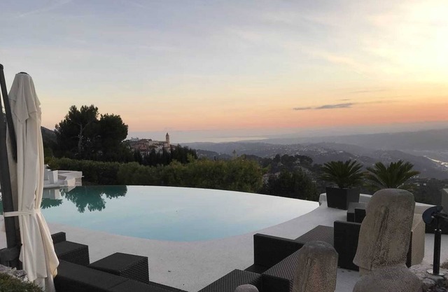 Homerez - Encantadora Casa en Aspremont con Piscina Privada