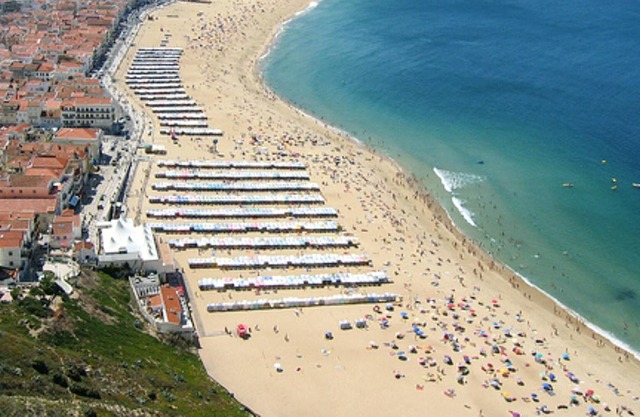 Homerez - Casa a 18 km de la playa para 8 pers. con jardín y terraza en Alcobaça