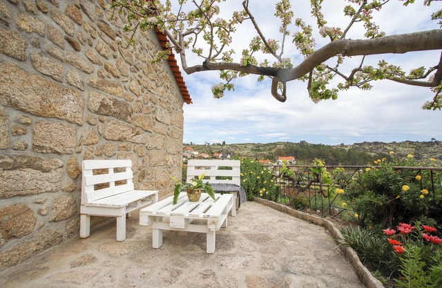 Homerez - Casa para 4 pers. con piscina compartida, jardín y terraza en Sortelha